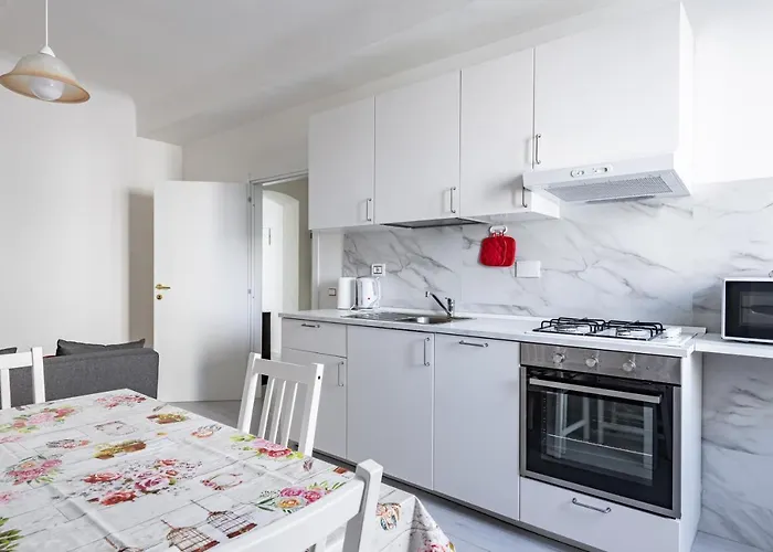 Guesthost - Florence Quiet And Modern Apartments